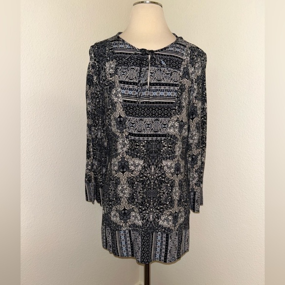 Figueroa & Flower Navy Blue & Cream Top Medium